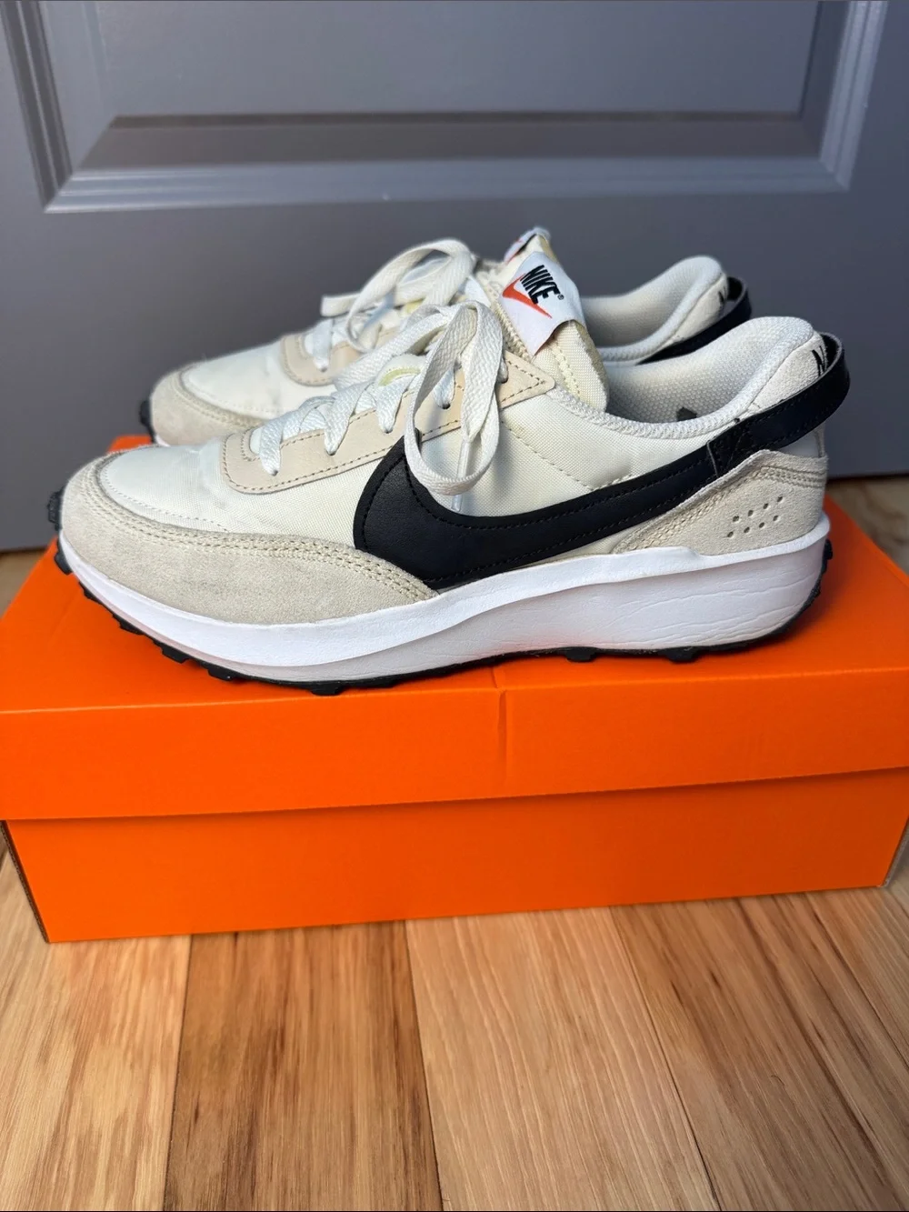 Nike Waffle Debut Sneakers Women’s Size 8 Sanddrift Black Retro Running Shoes - Picture 1 of 11
